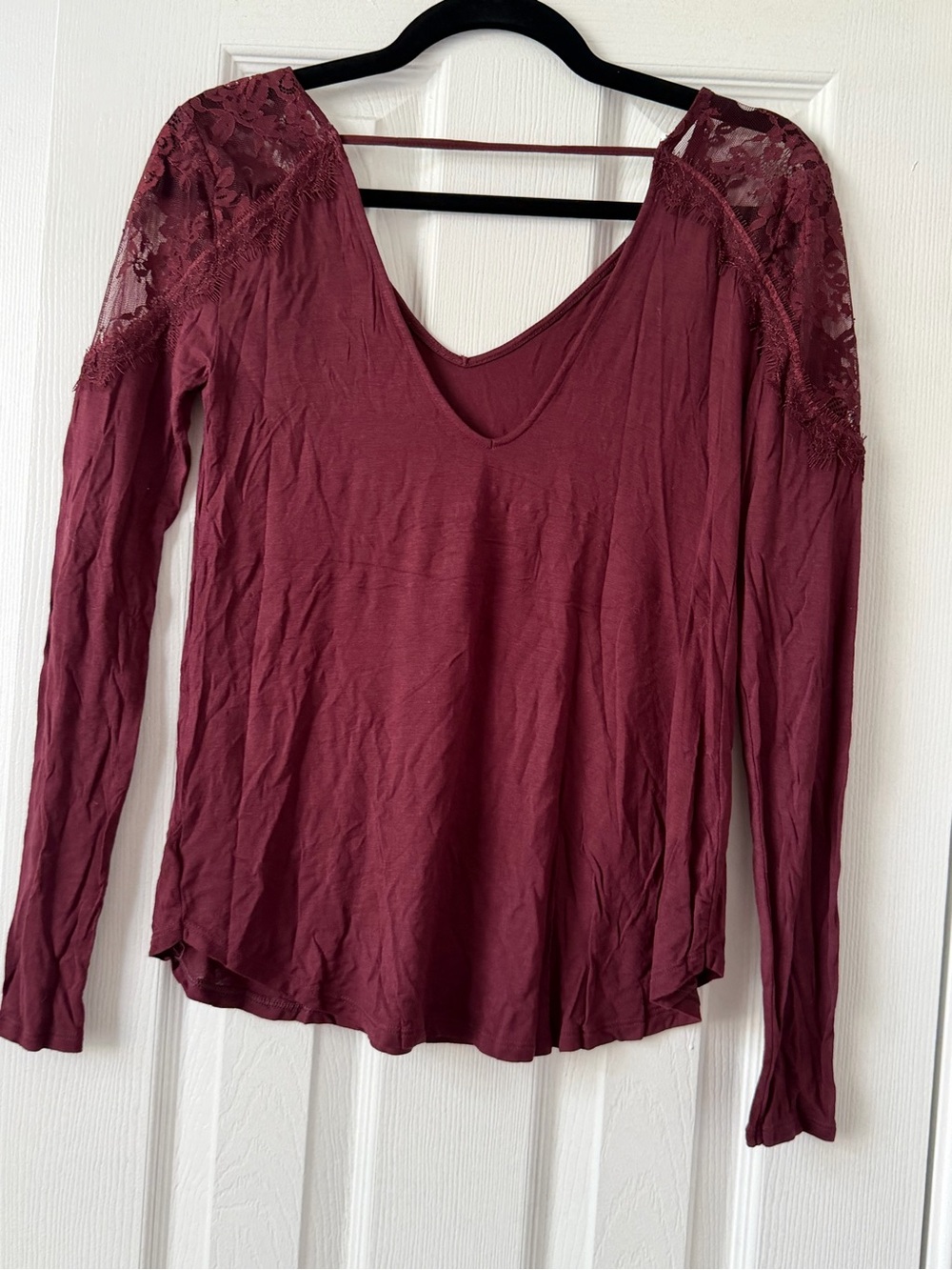 American Eagle Soft & Sexy Burgundy Floral Lace Shoulder V Neck Top XS - Picture 7 of 11